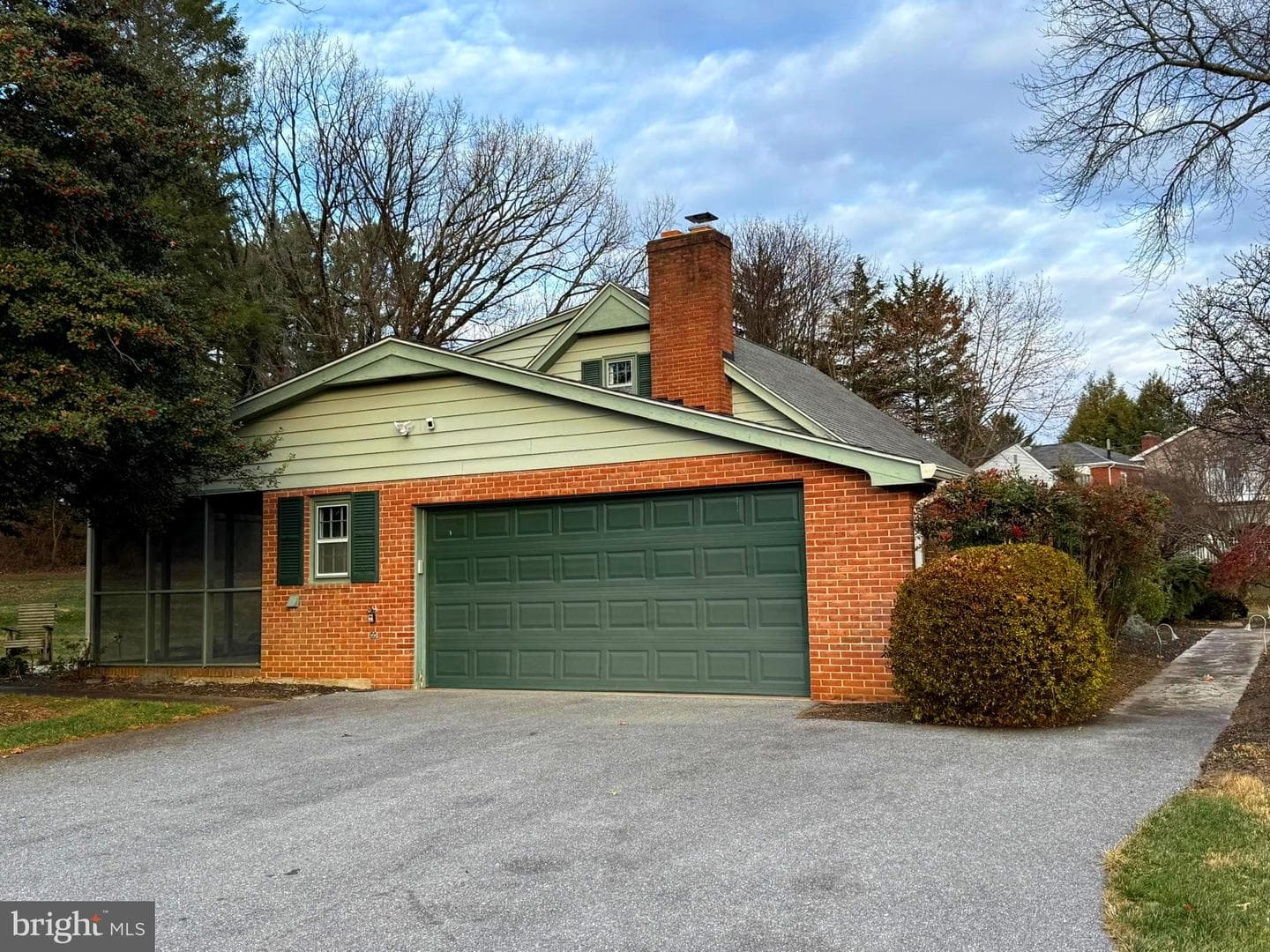 642 Denton Drive N photo 4