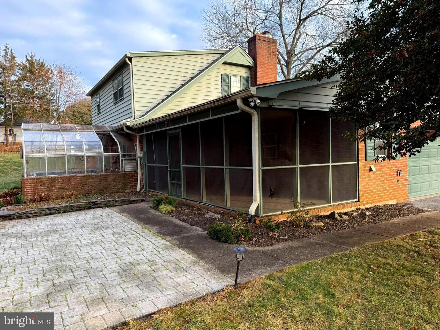 642 Denton Drive N photo 5