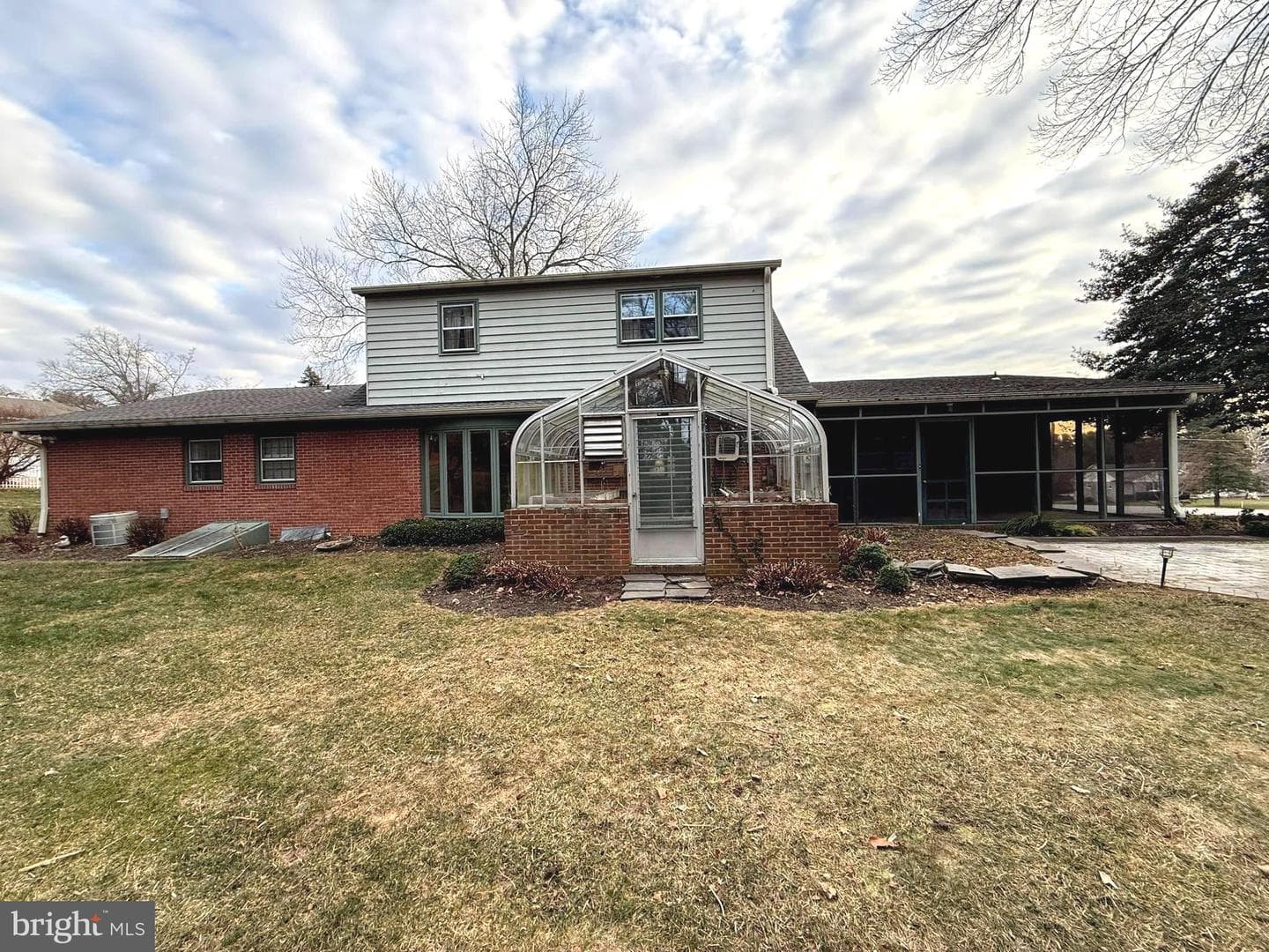 642 Denton Drive N photo 7