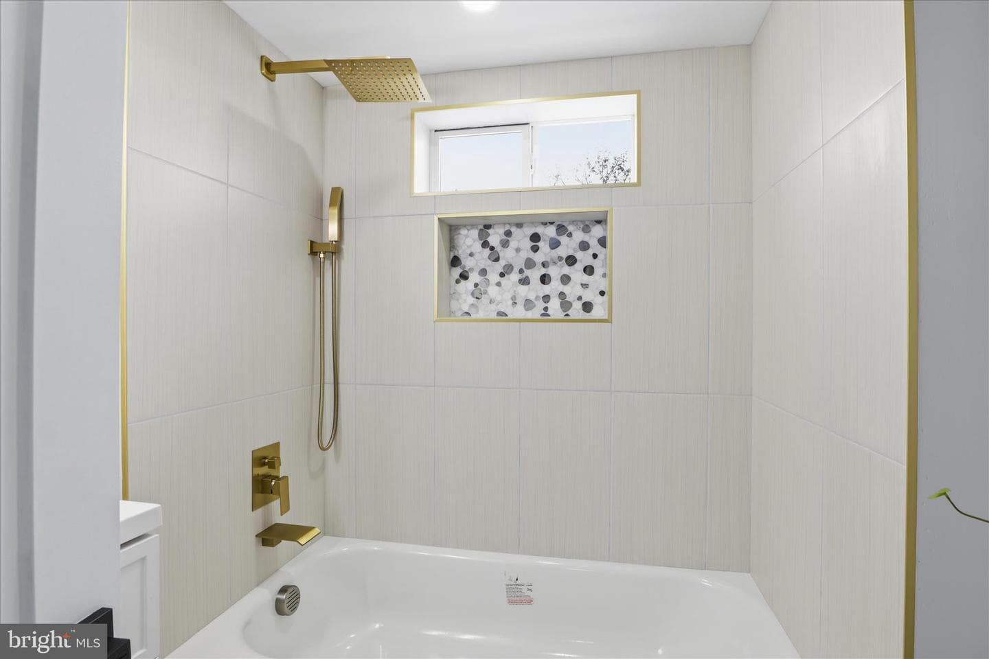 32 Sullivan Avenue photo 17