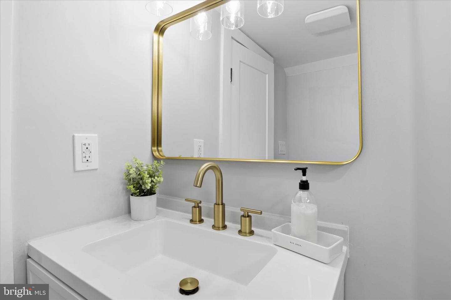 32 Sullivan Avenue photo 18