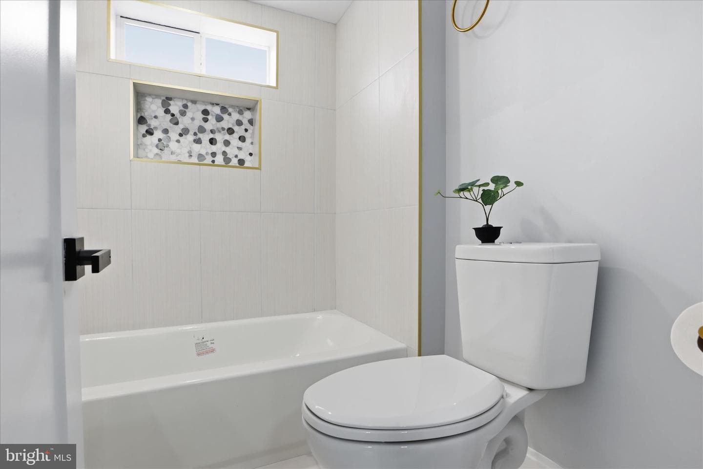 32 Sullivan Avenue photo 19