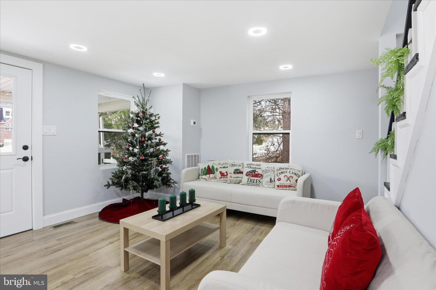 32 Sullivan Avenue photo 4
