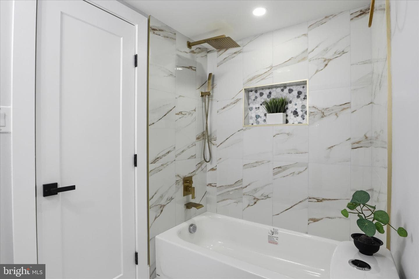32 Sullivan Avenue photo 7