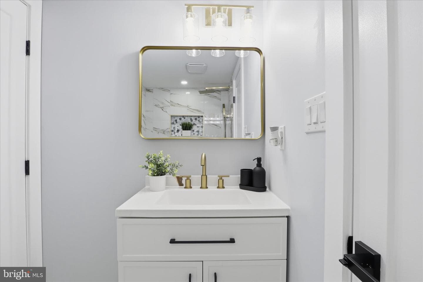 32 Sullivan Avenue photo 8