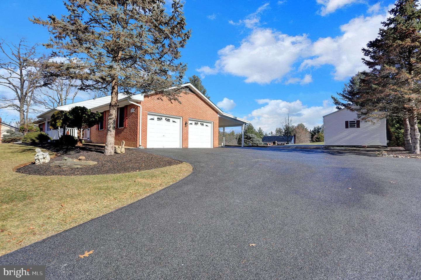 1209 Woodland Court photo 5