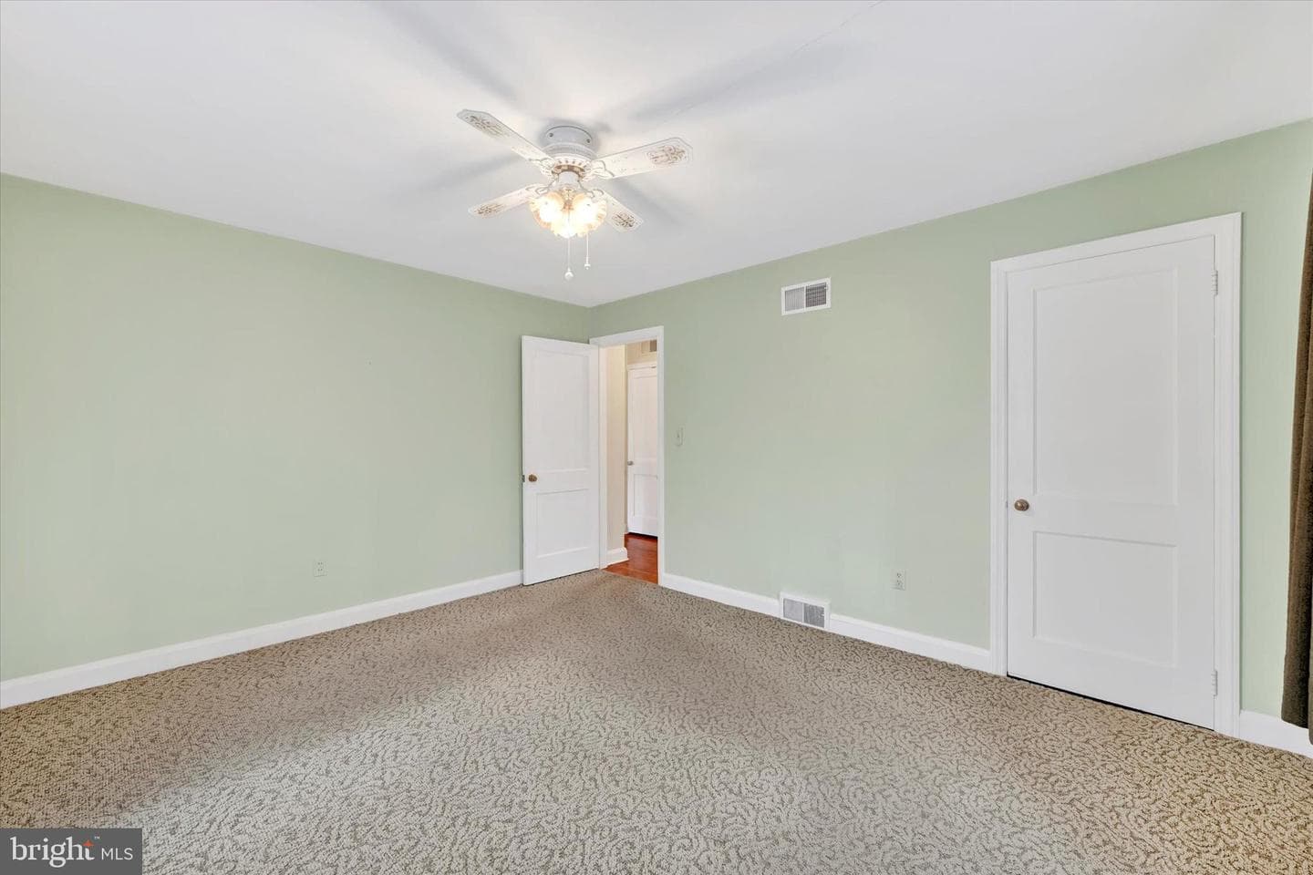 135 Smith Avenue photo 14