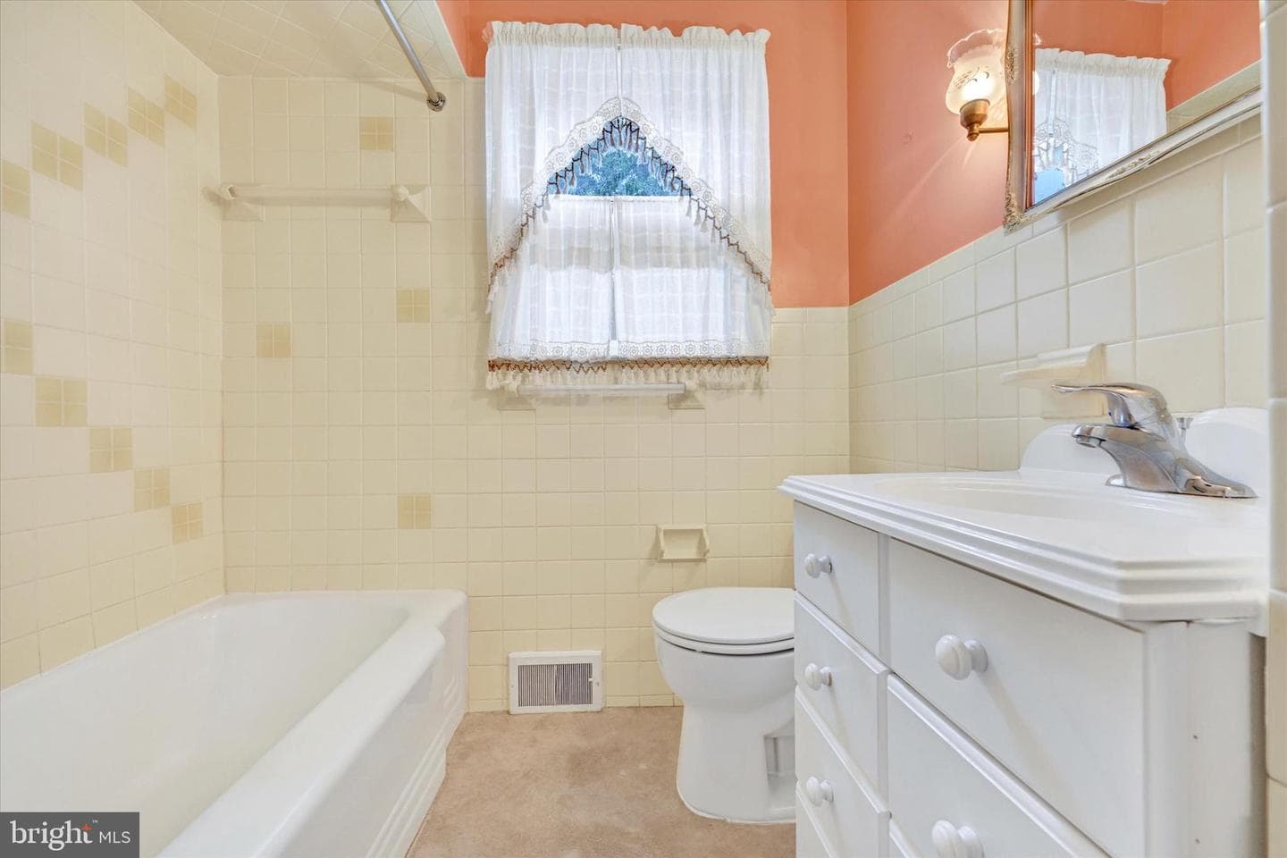 135 Smith Avenue photo 15