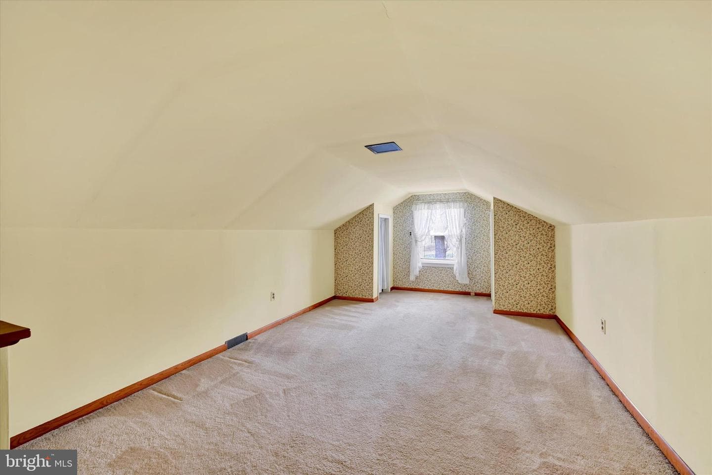 135 Smith Avenue photo 16