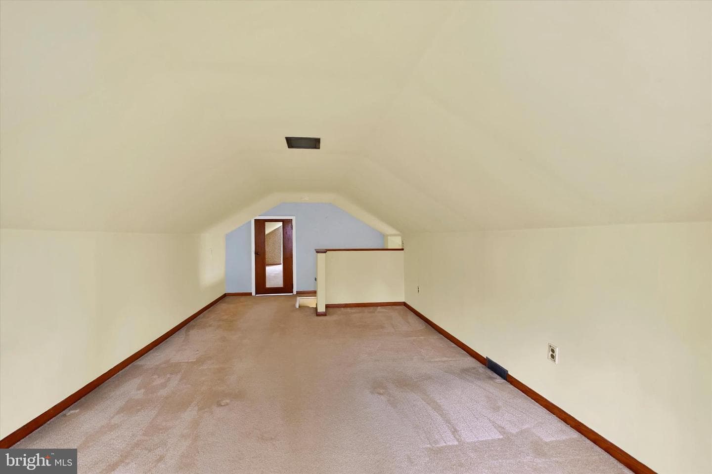 135 Smith Avenue photo 17