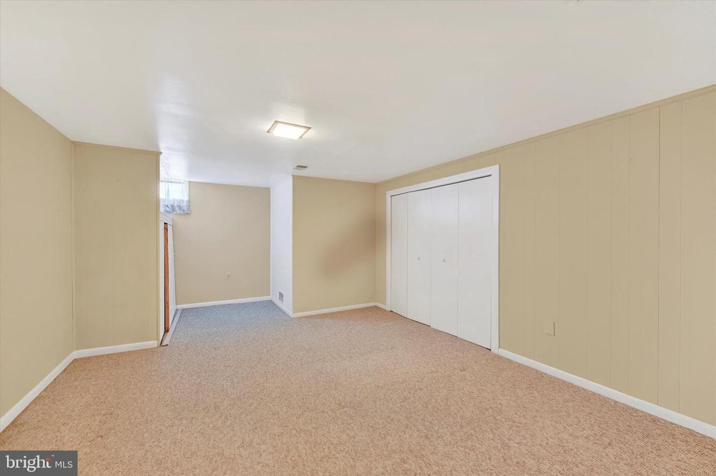 135 Smith Avenue photo 19