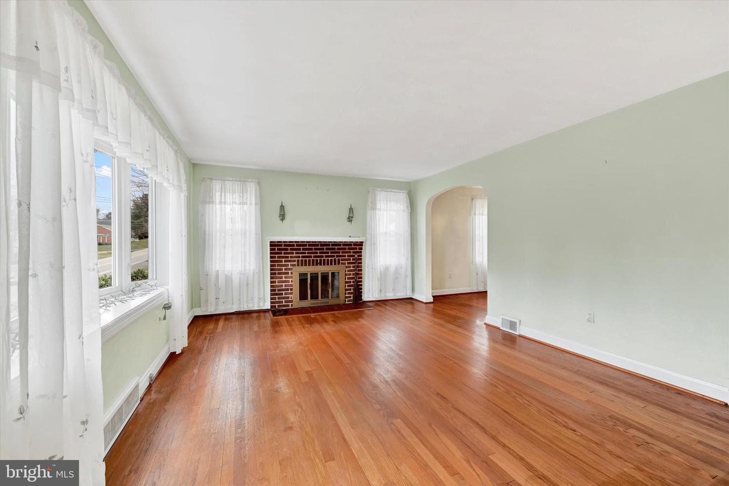 135 Smith Avenue photo 2