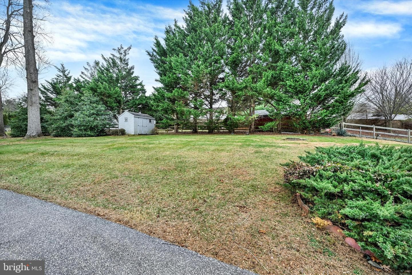 135 Smith Avenue photo 24