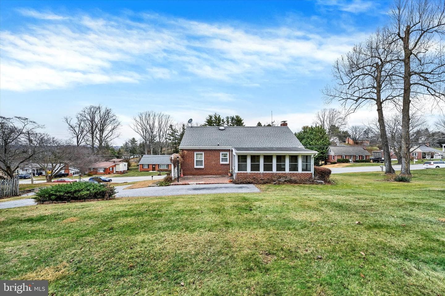 135 Smith Avenue photo 26