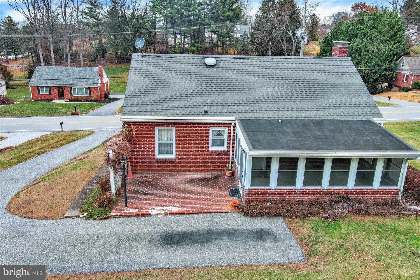 135 Smith Avenue photo 40