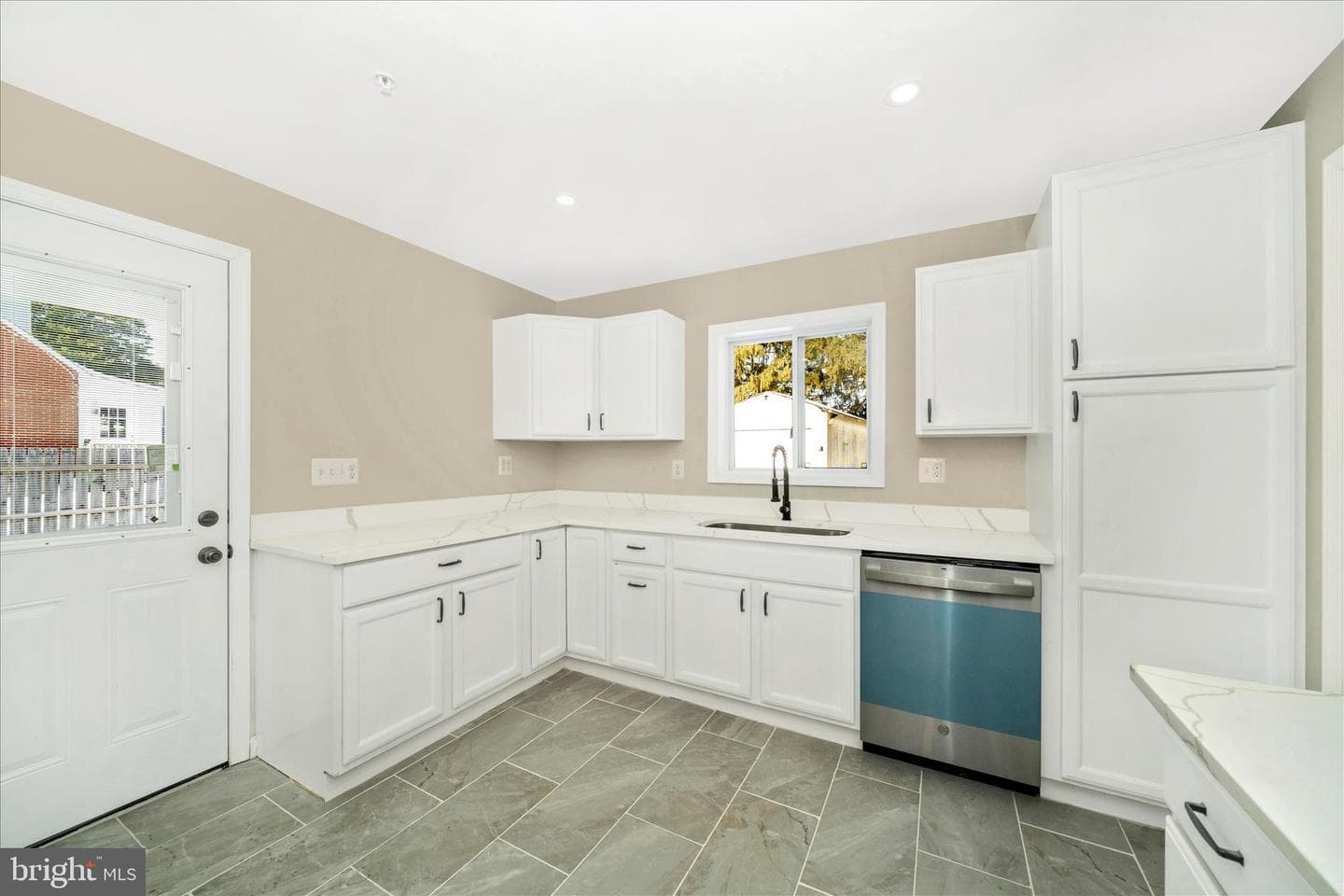 2514 W Liberty Road photo 16