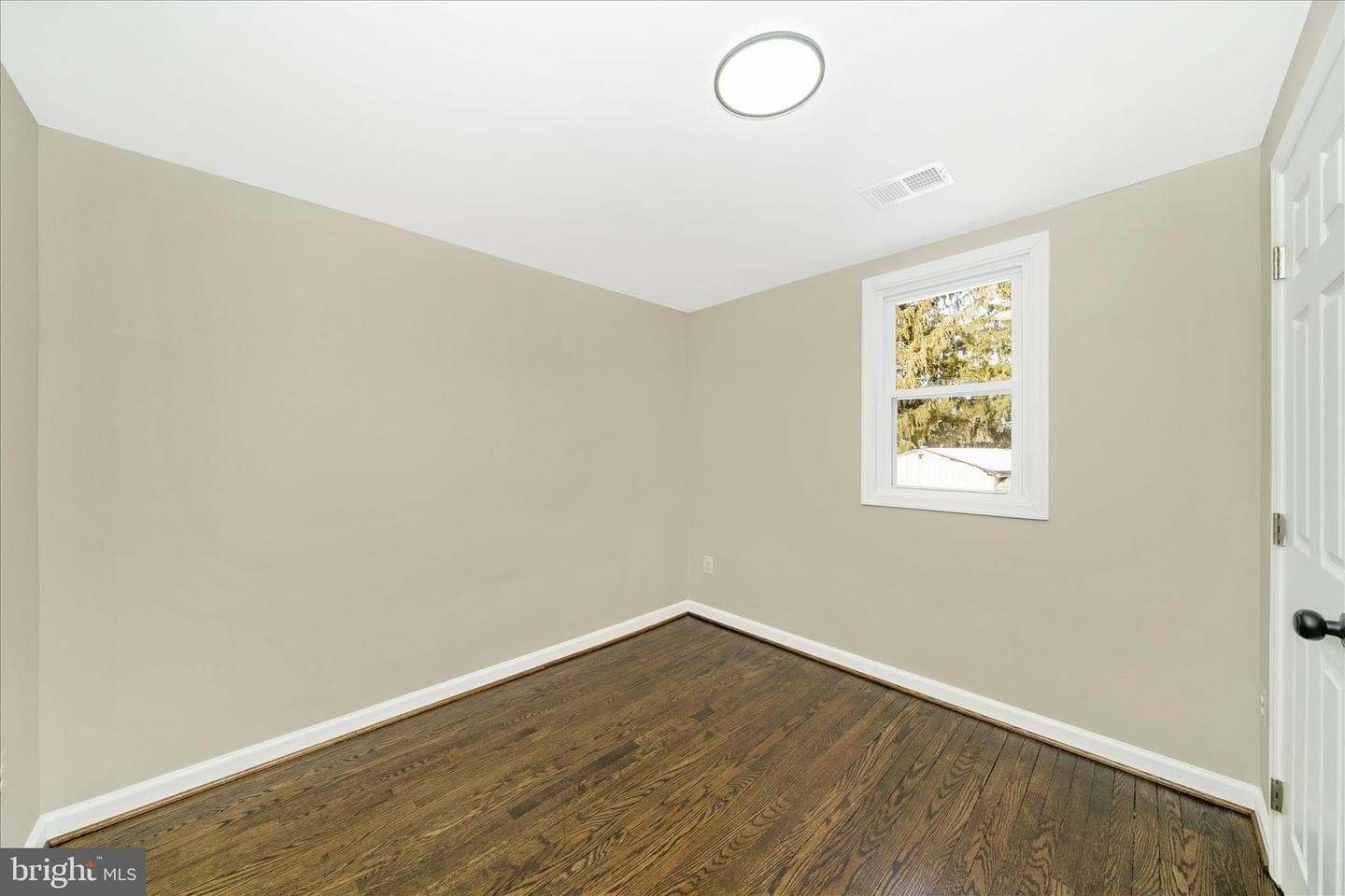 2514 W Liberty Road photo 31