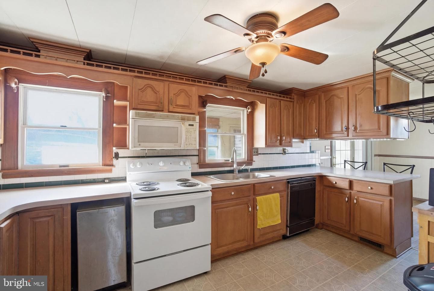 314 E Broadway Street photo 16