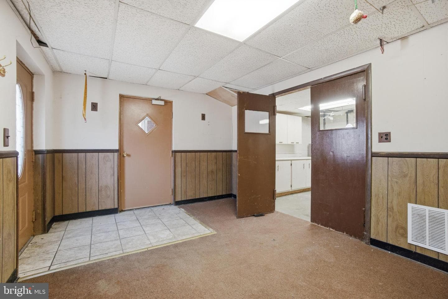 314 E Broadway Street photo 27