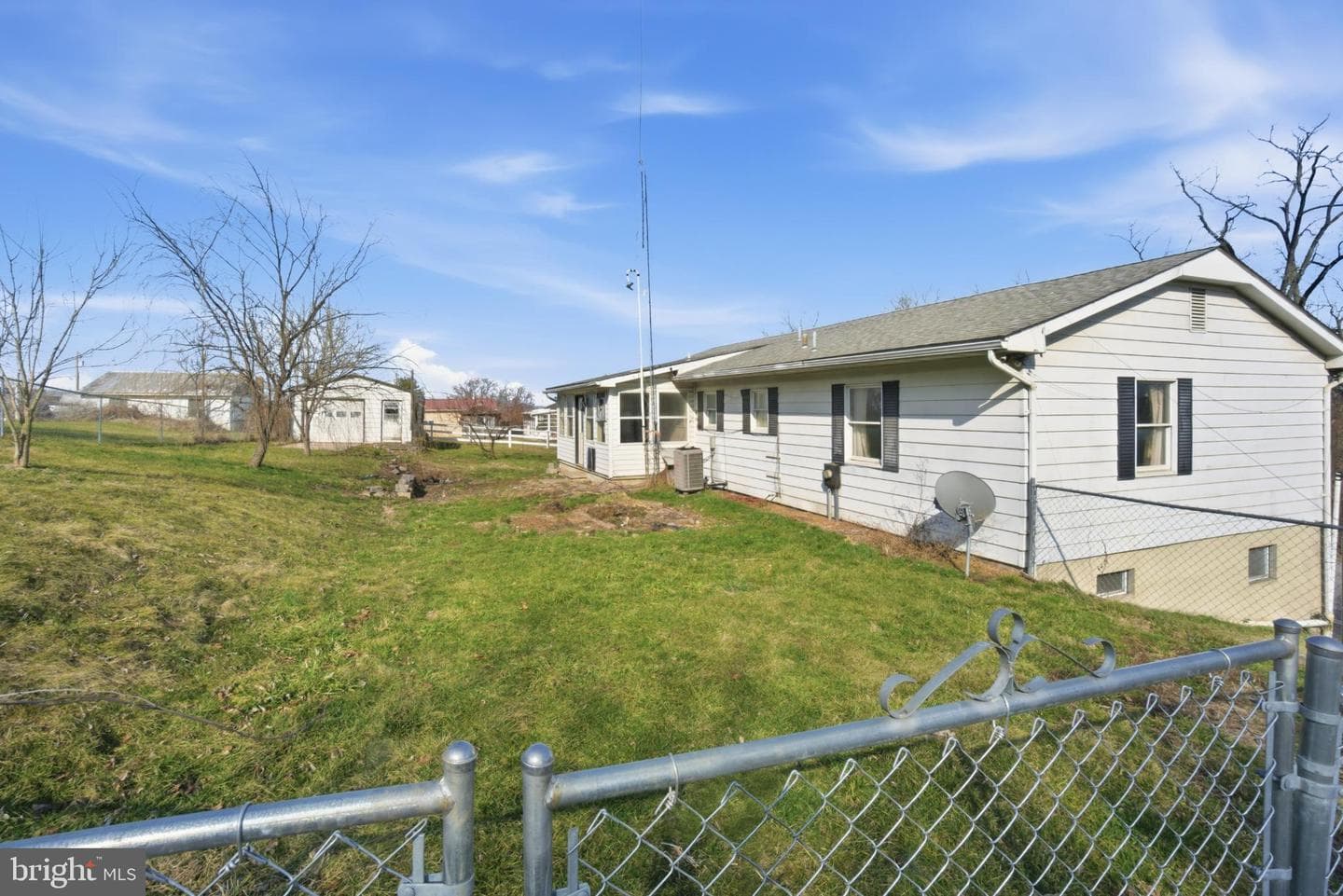 314 E Broadway Street photo 31