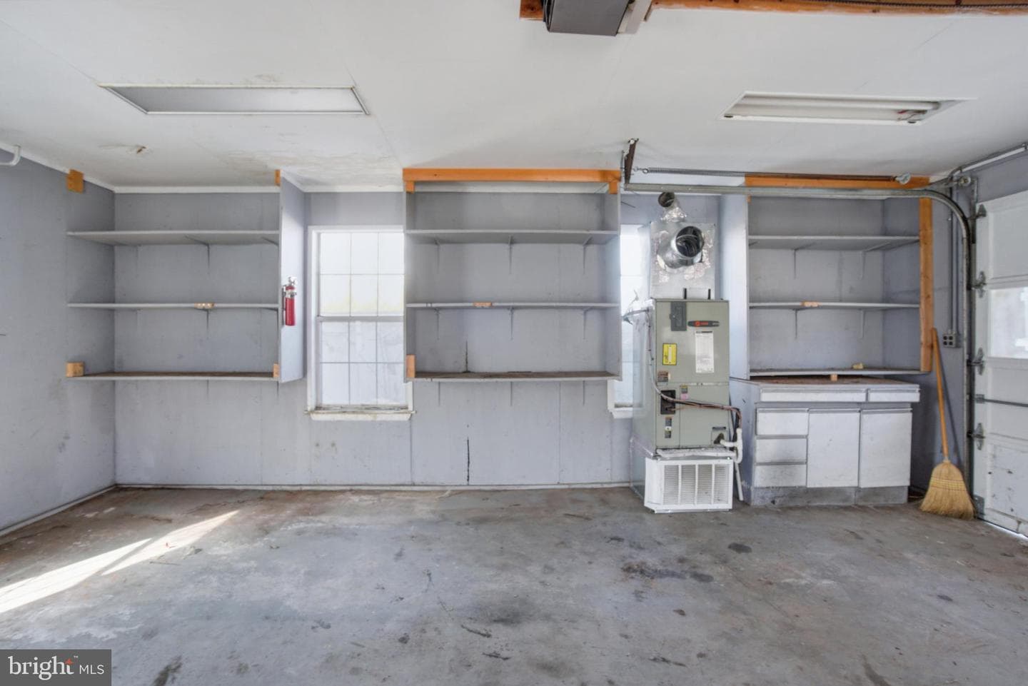 314 E Broadway Street photo 8