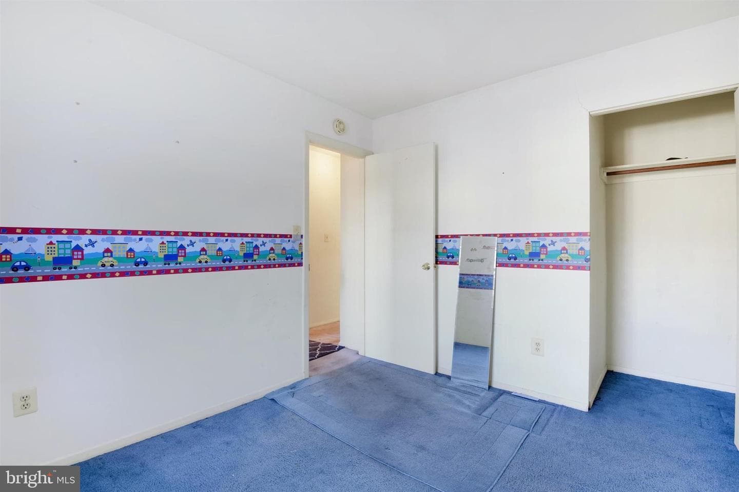 237 Alymer Court photo 11