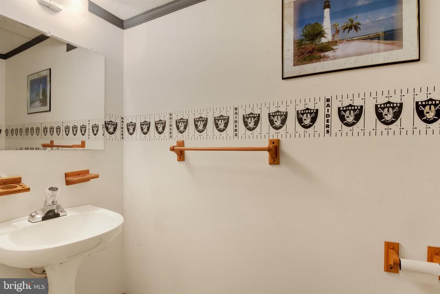 237 Alymer Court photo 14