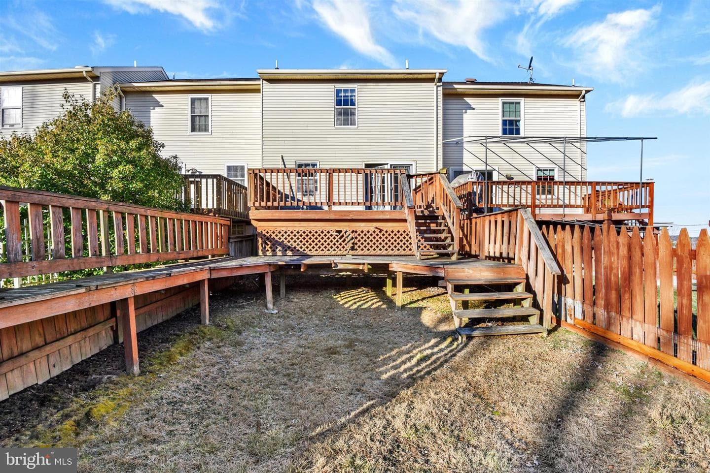 237 Alymer Court photo 18