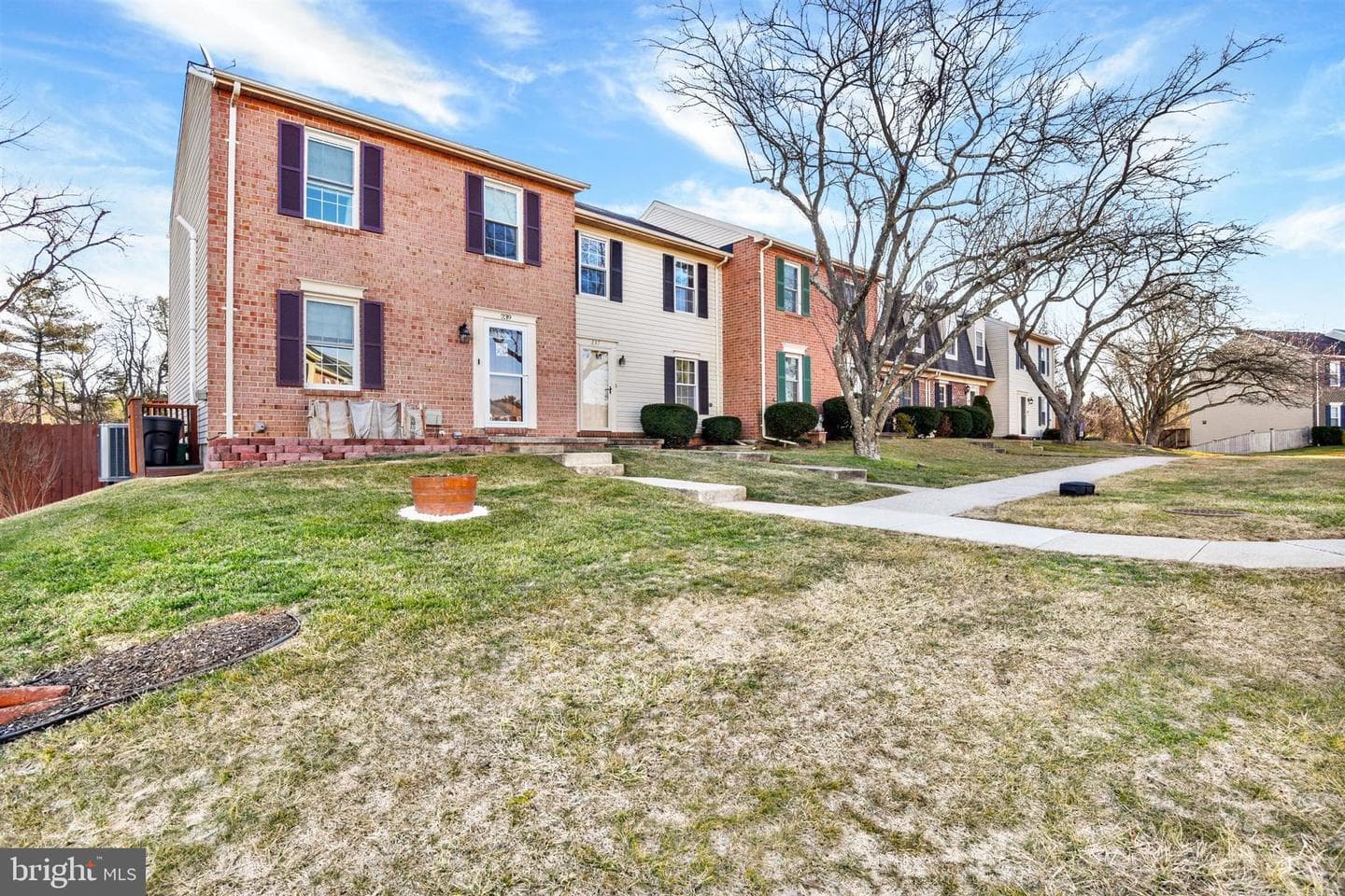237 Alymer Court photo 20