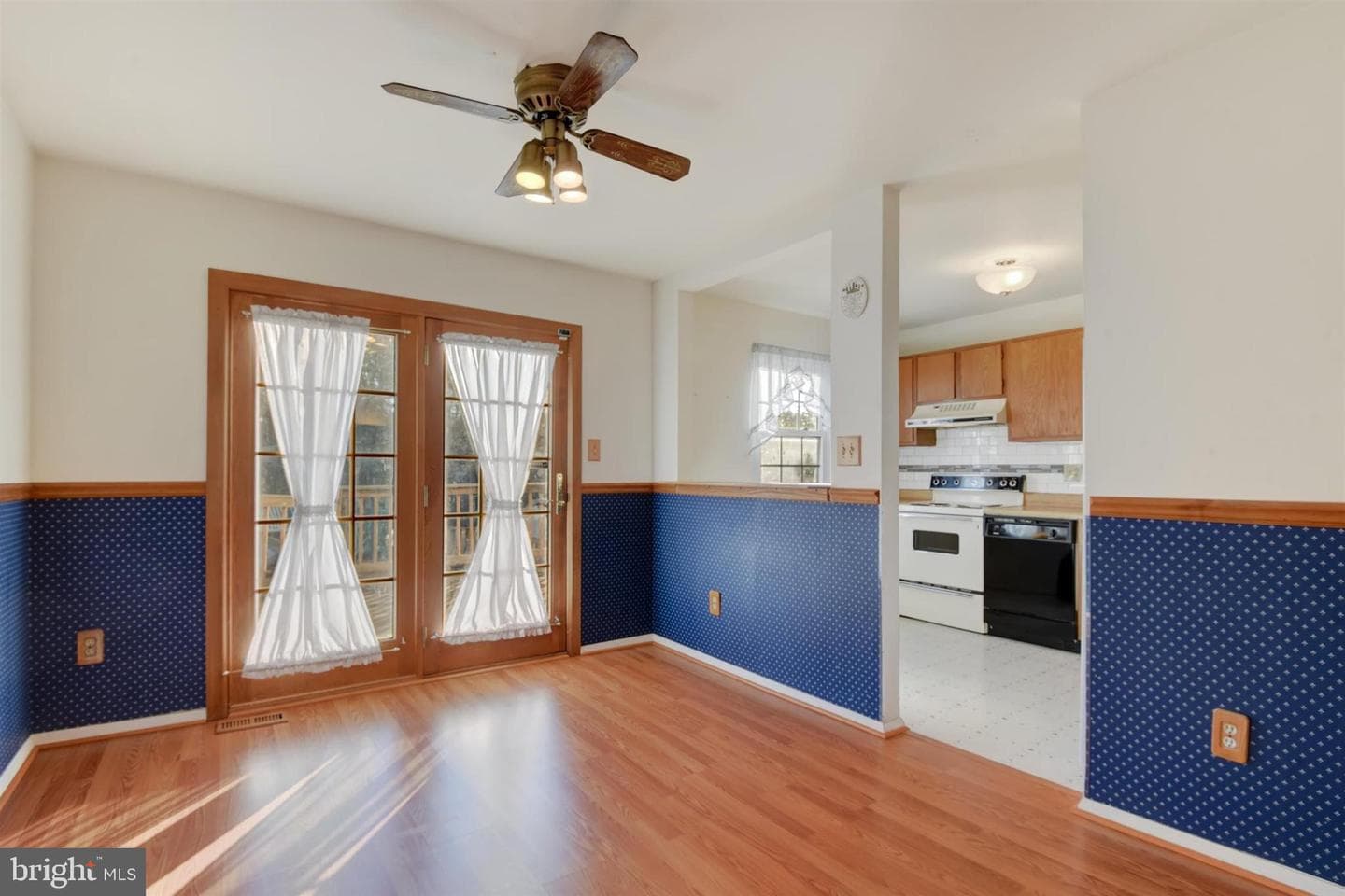 237 Alymer Court photo 5