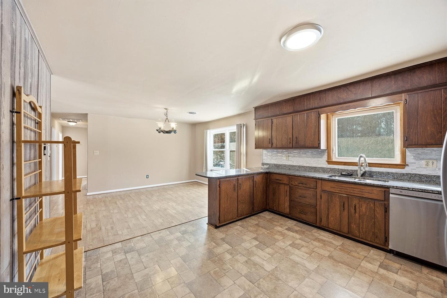 5884 Woodbine Road photo 15