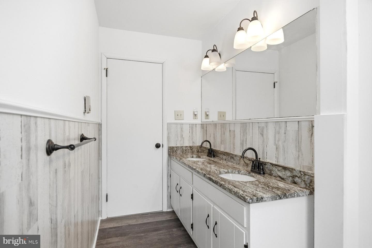 5884 Woodbine Road photo 27