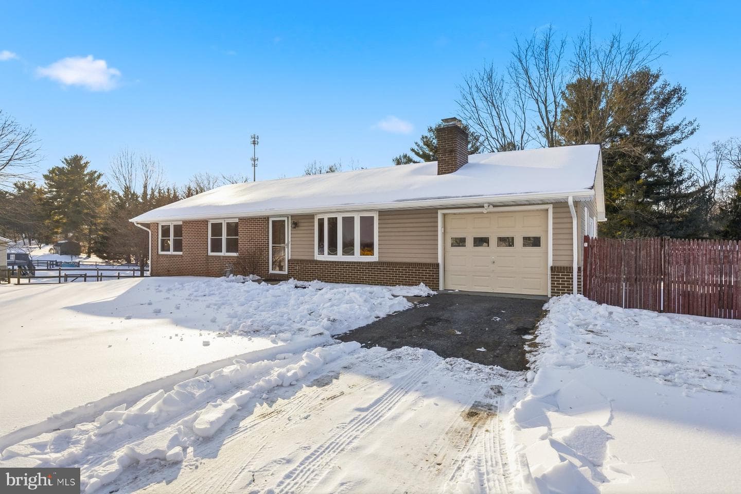 5884 Woodbine Road photo 3