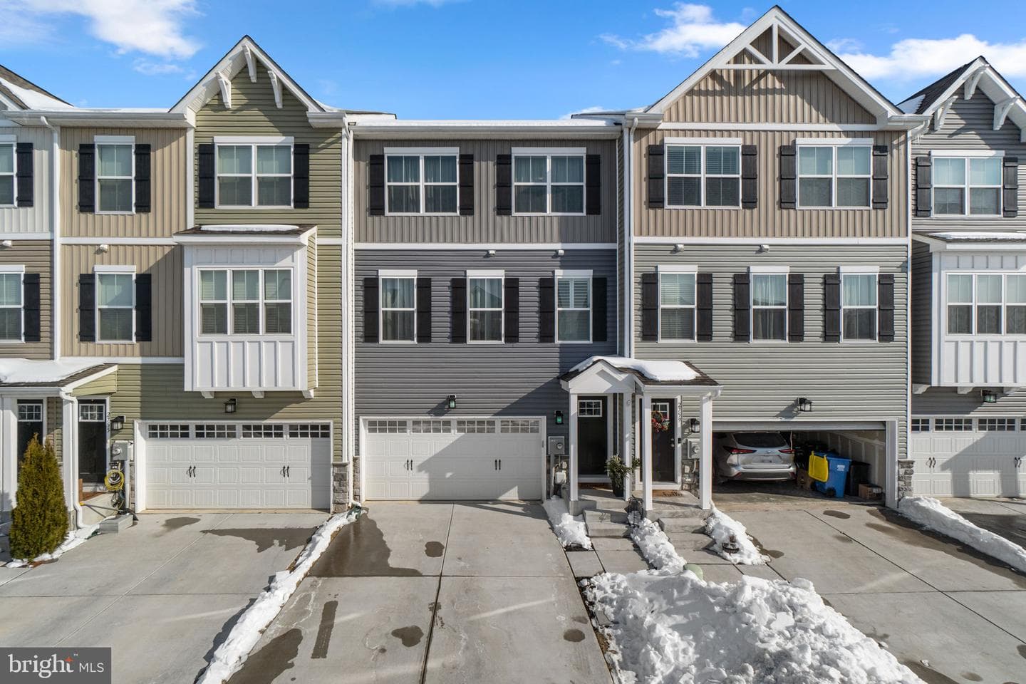 2757 Town View Circle photo 2