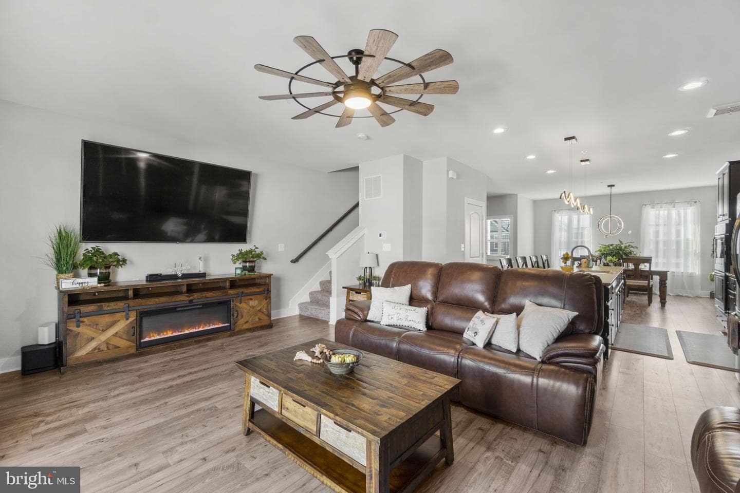 2757 Town View Circle photo 9