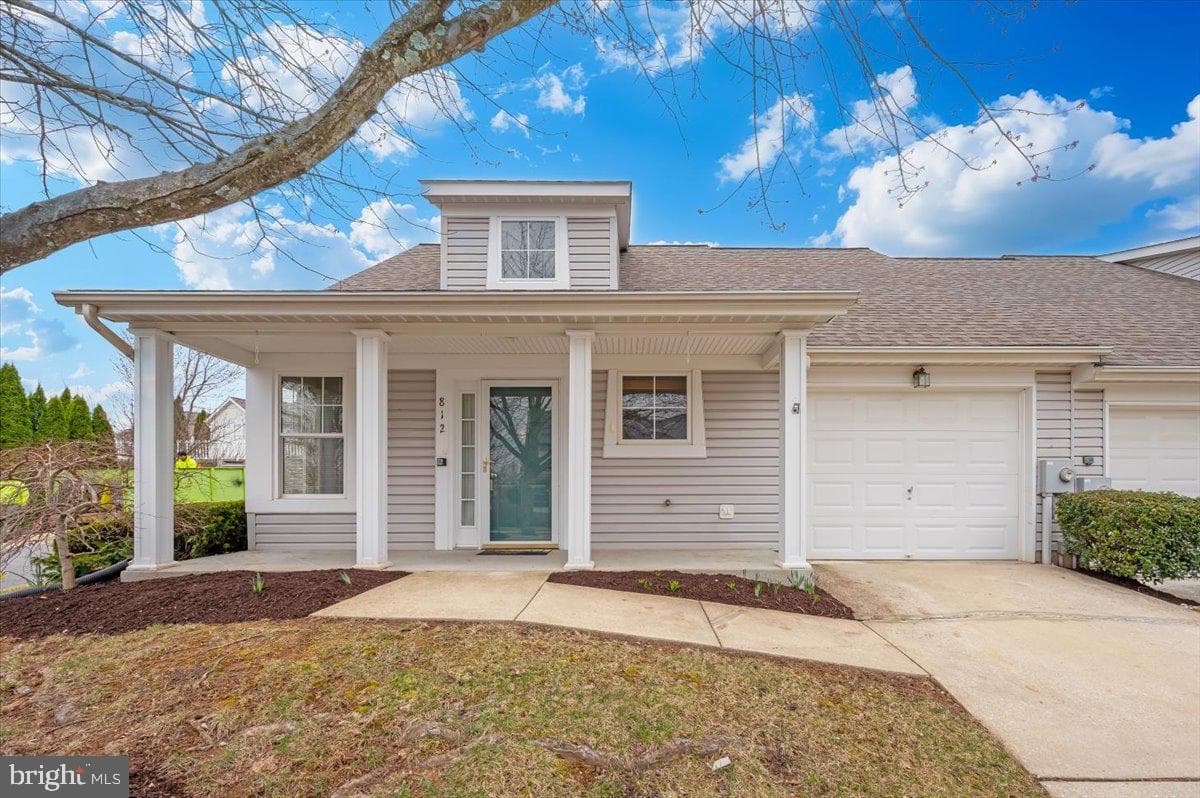 812 Parade Lane
