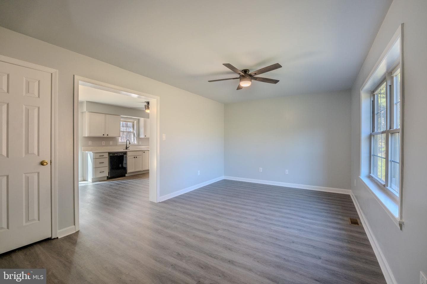 1460 Allen Way photo 4
