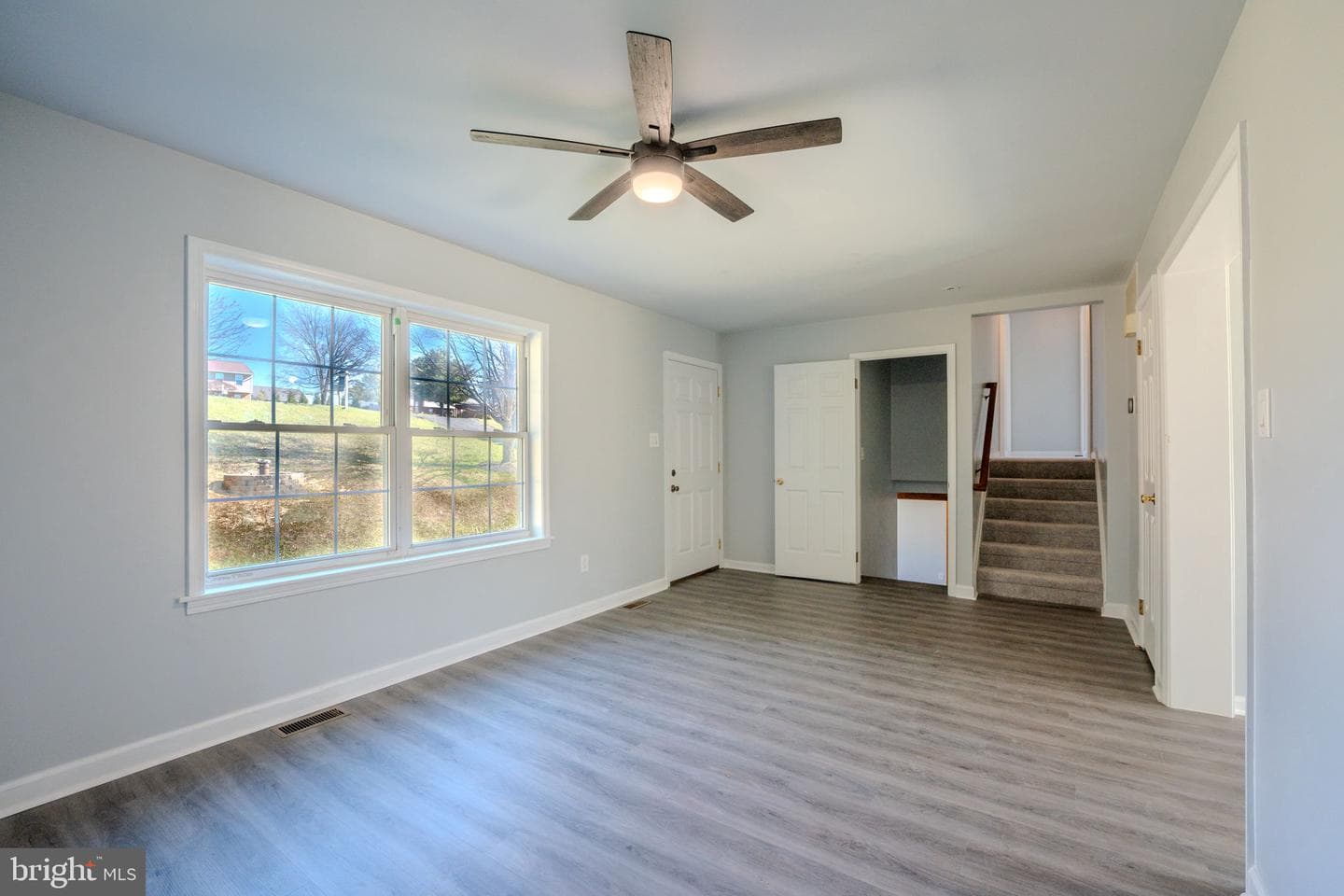 1460 Allen Way photo 5