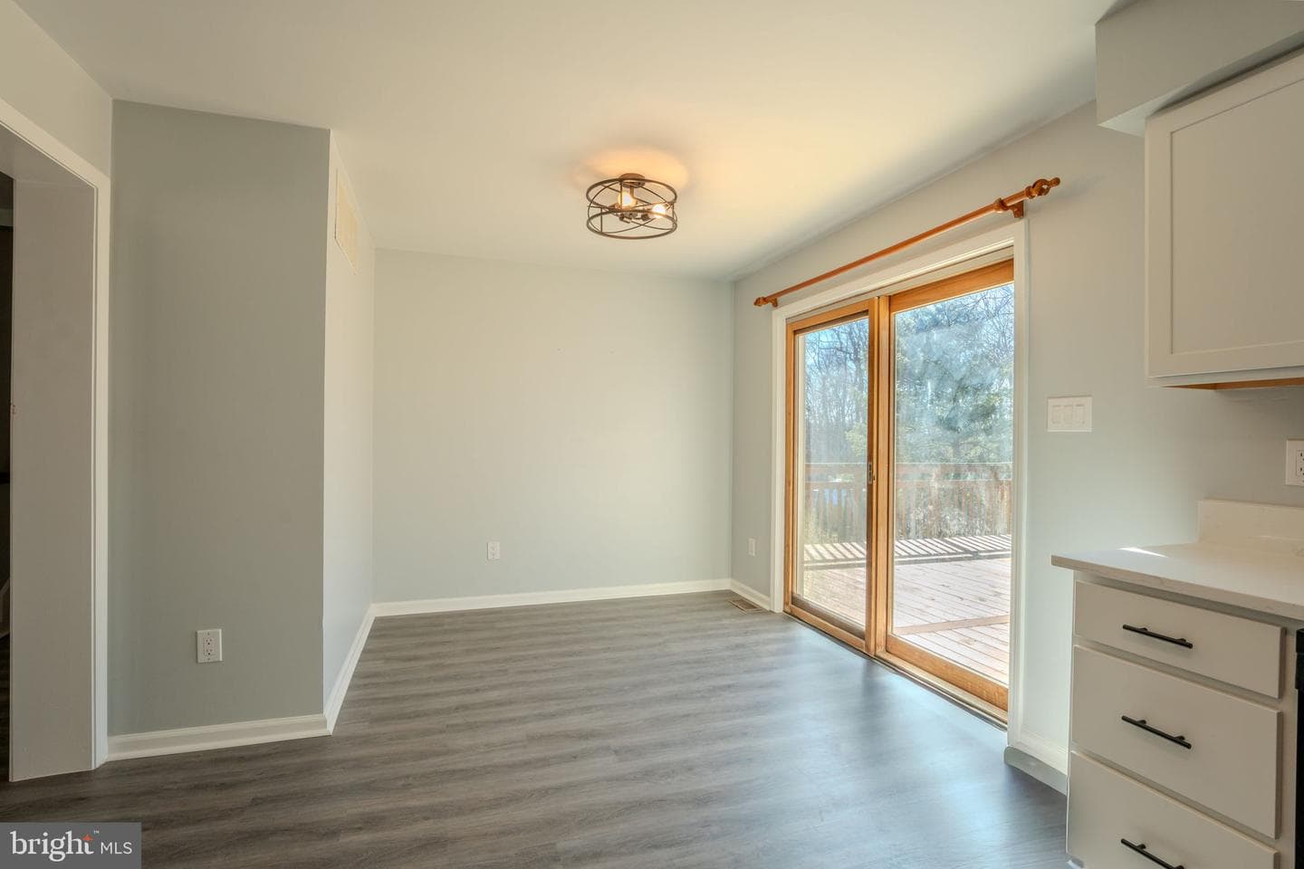 1460 Allen Way photo 9