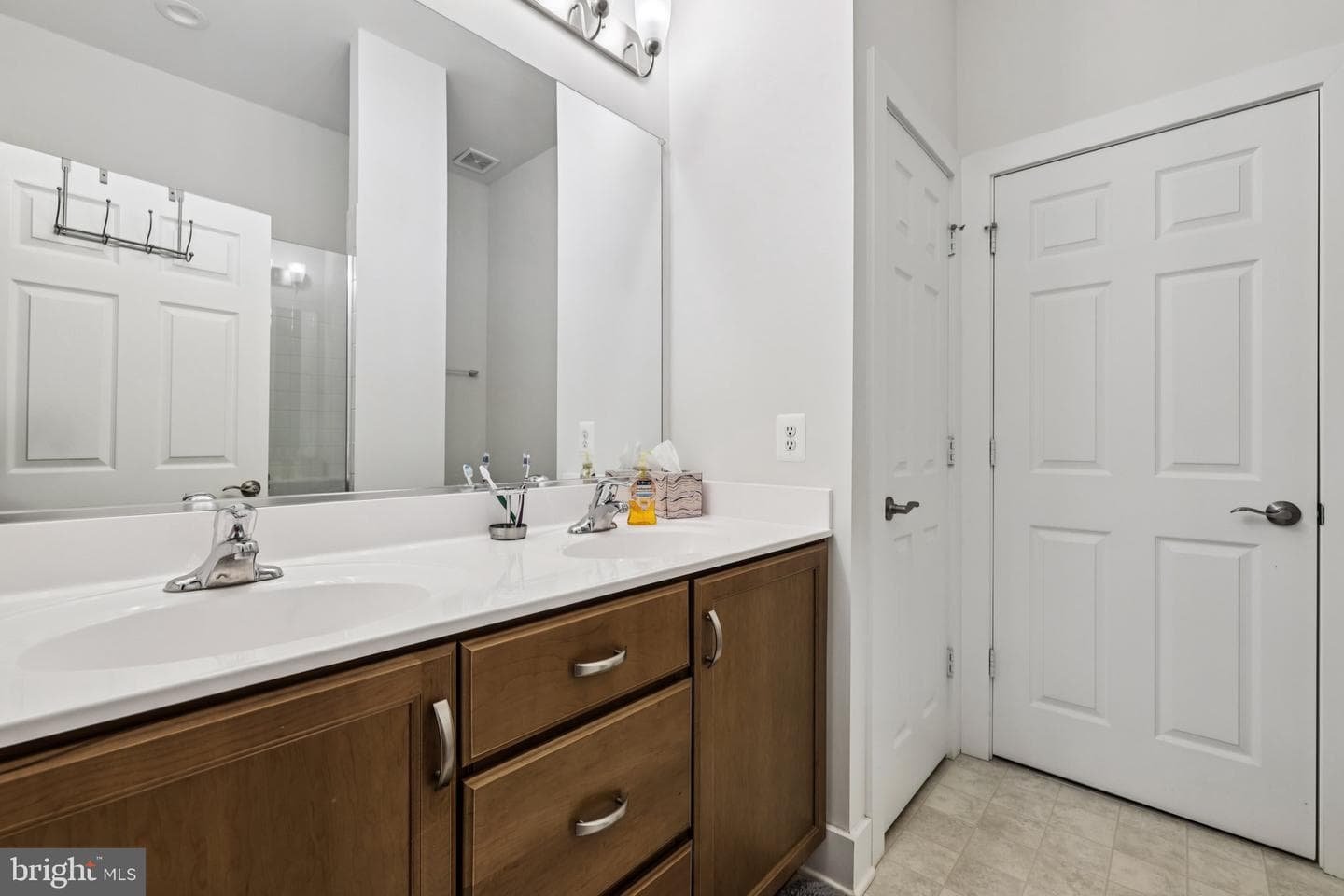 2810 Town View Circle photo 21