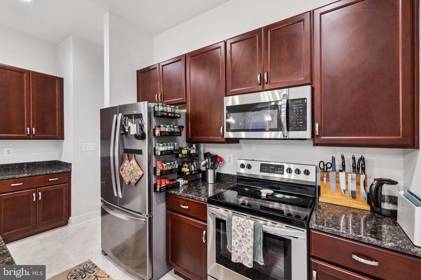 2810 Town View Circle photo 7