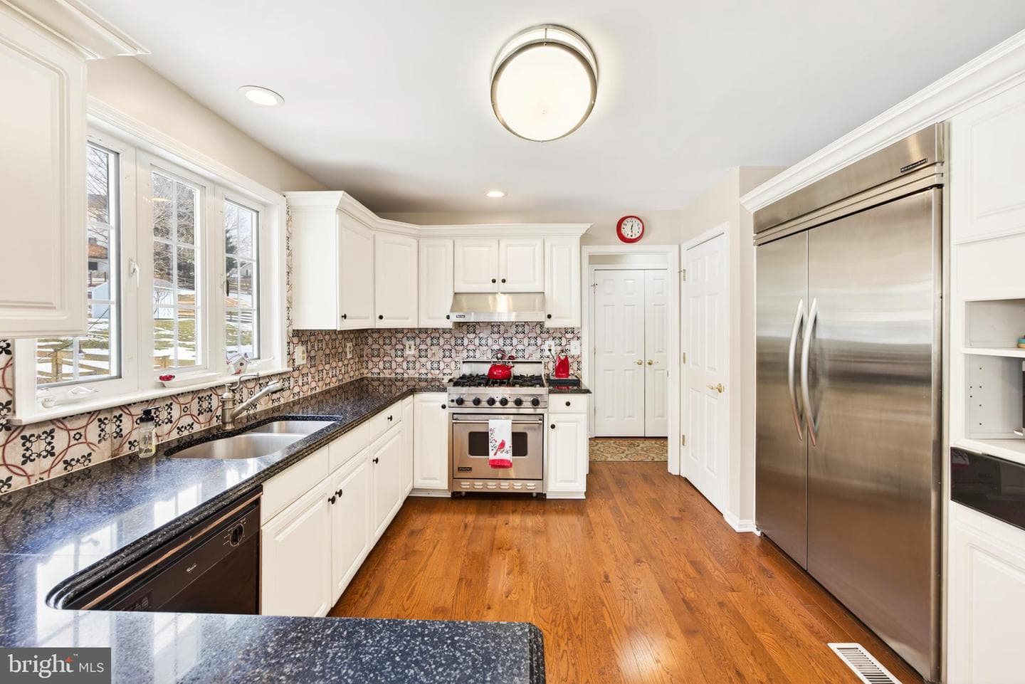 6041 Kennard Court photo 4