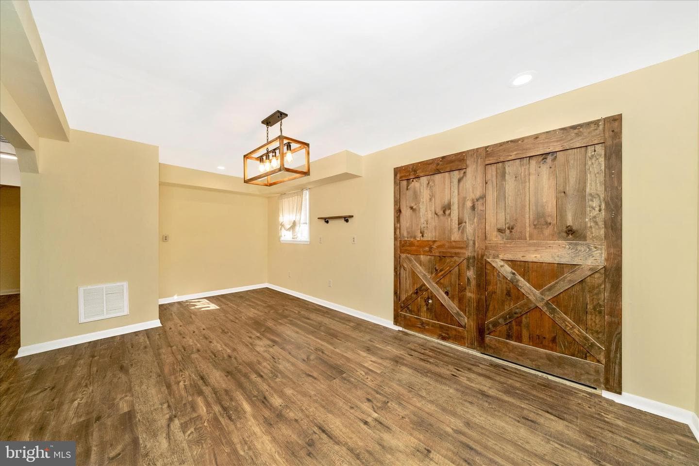 923 Klees Mill Road photo 9
