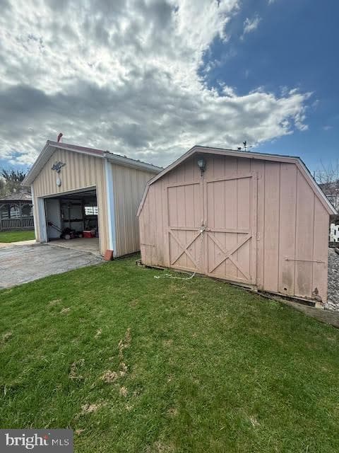 312 E Broadway Street photo 14