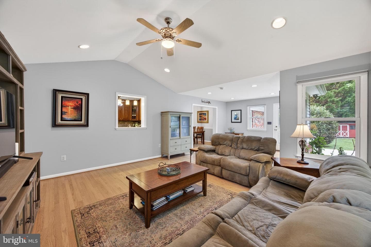 107 White Way photo 15