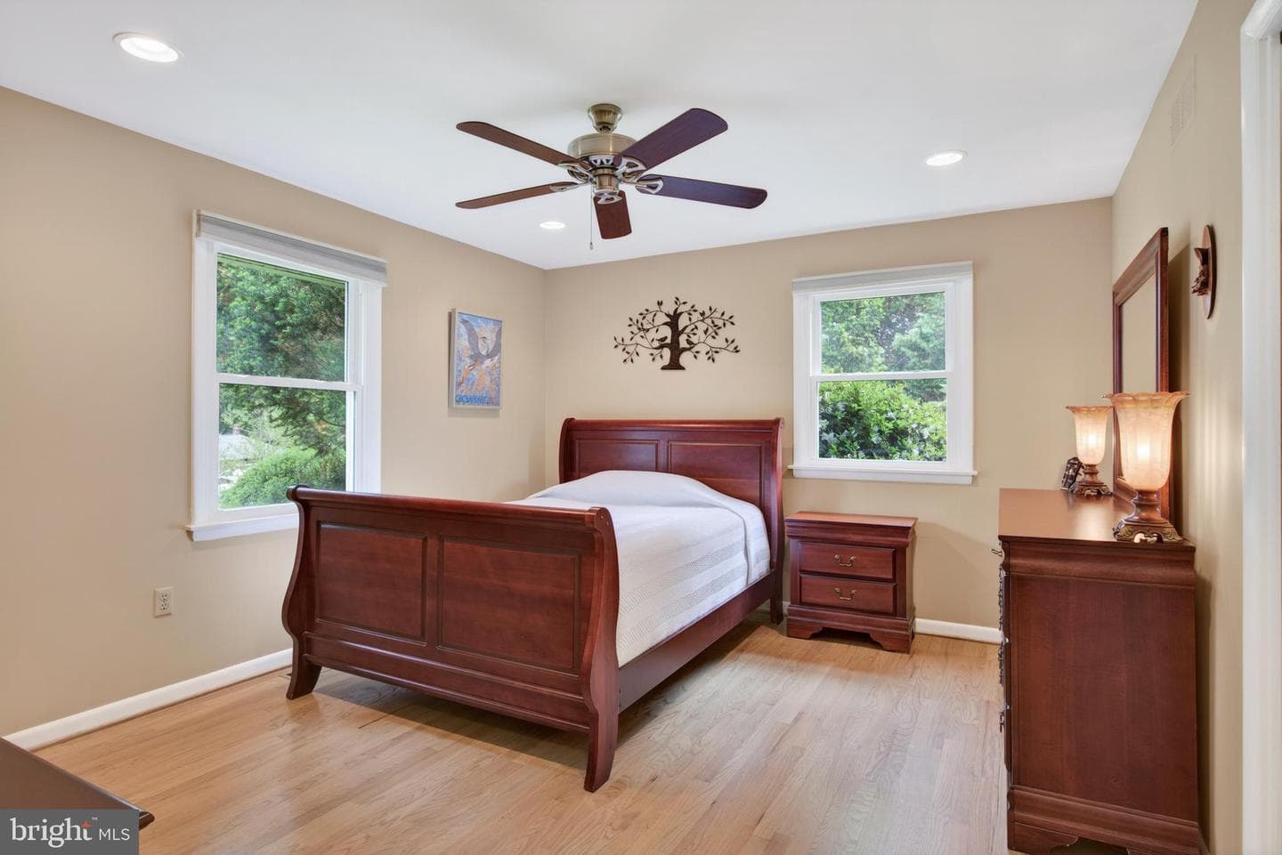 107 White Way photo 24