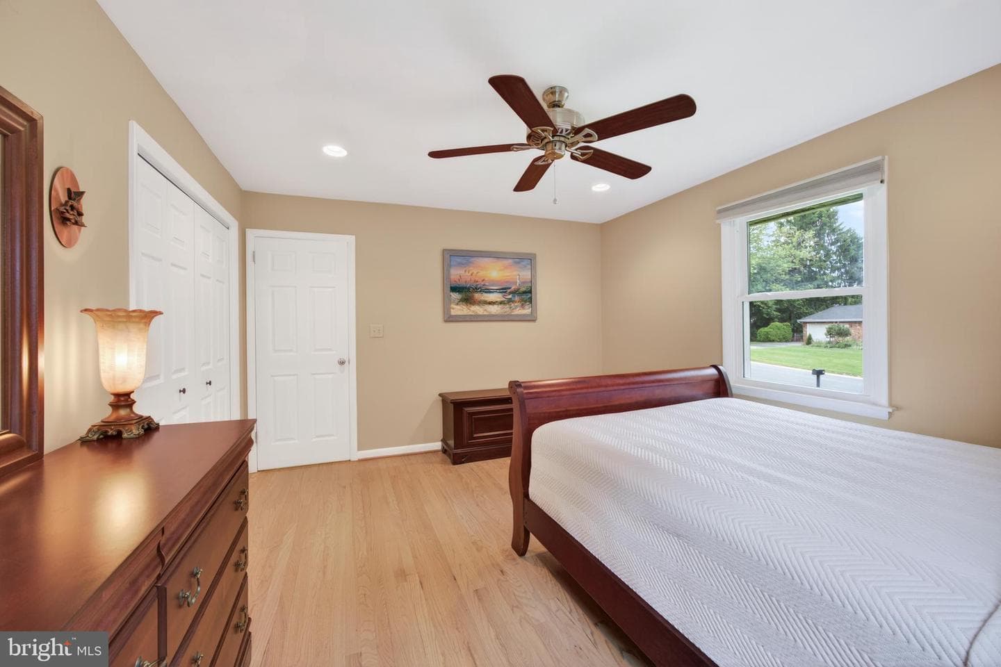 107 White Way photo 25