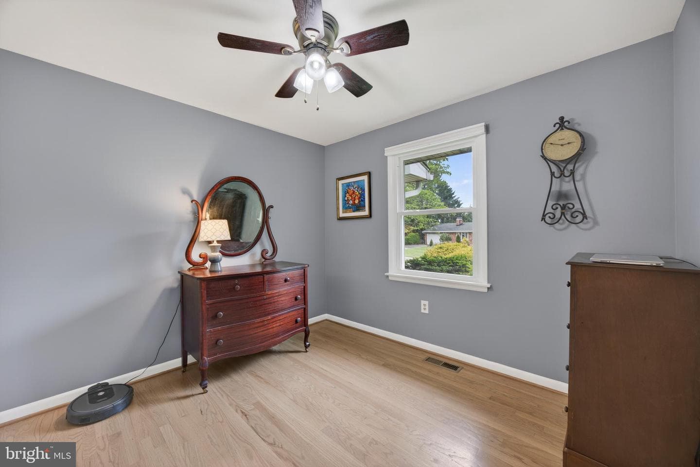 107 White Way photo 26