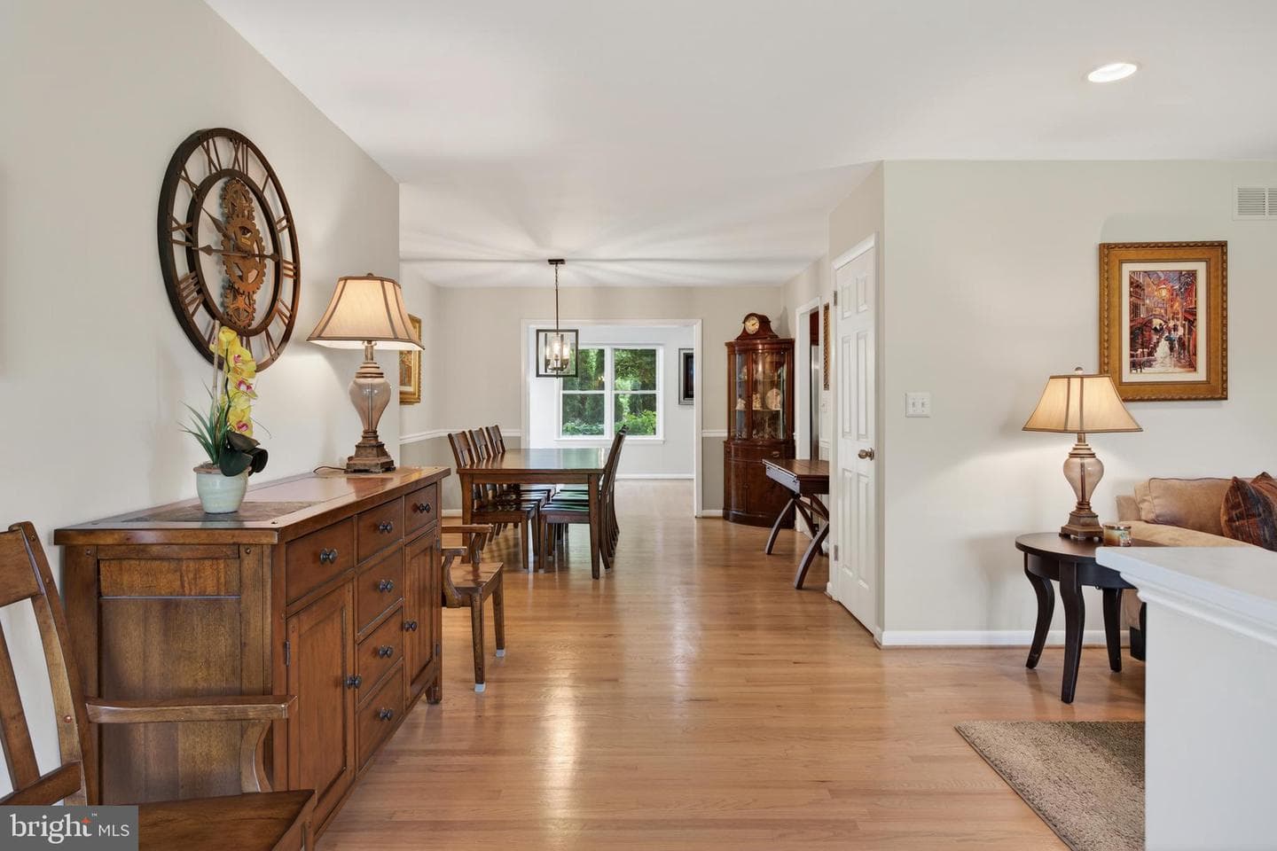 107 White Way photo 4