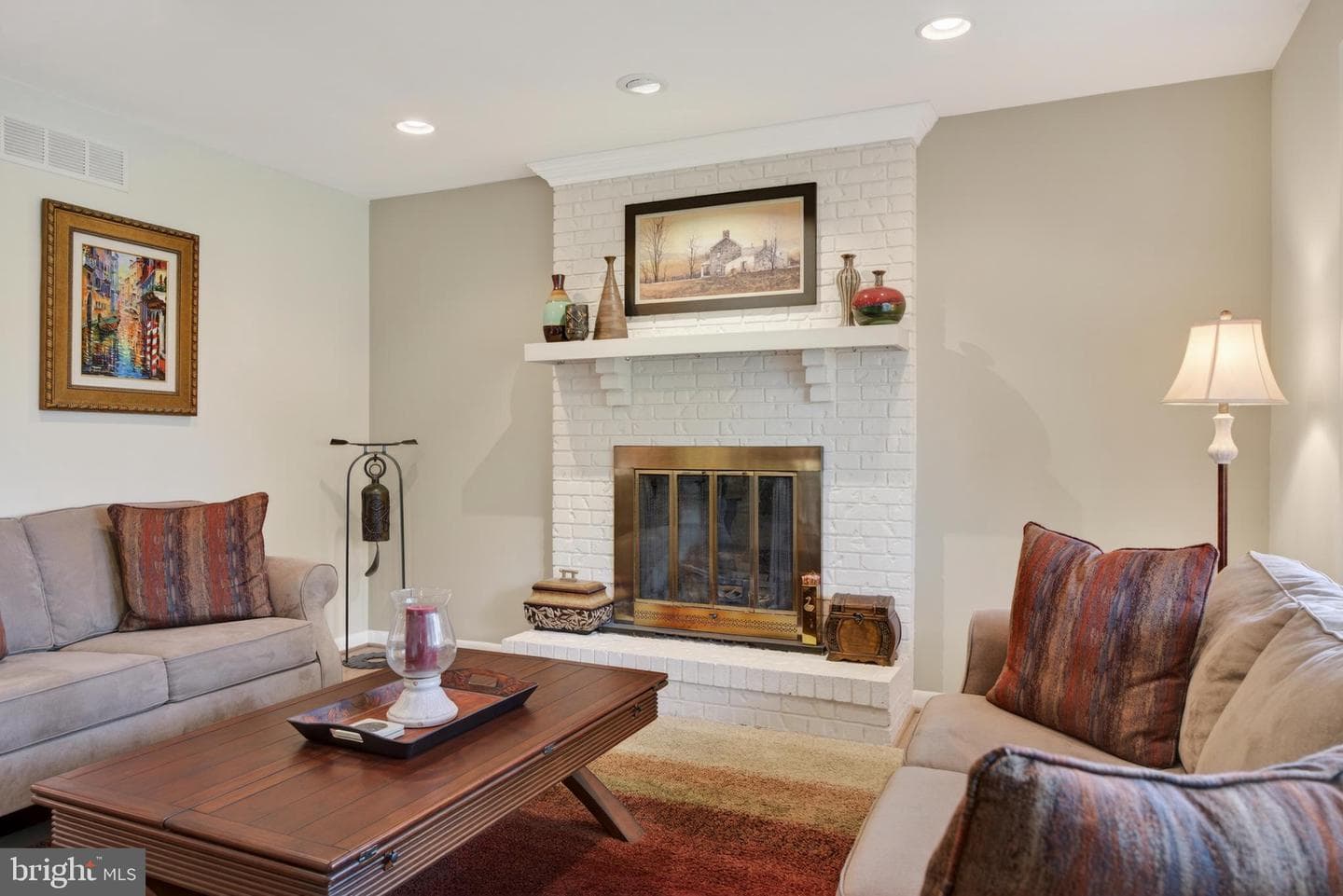 107 White Way photo 7